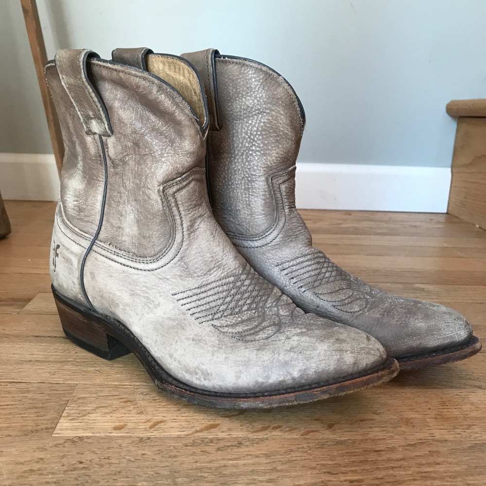 Frye short cowboy boot